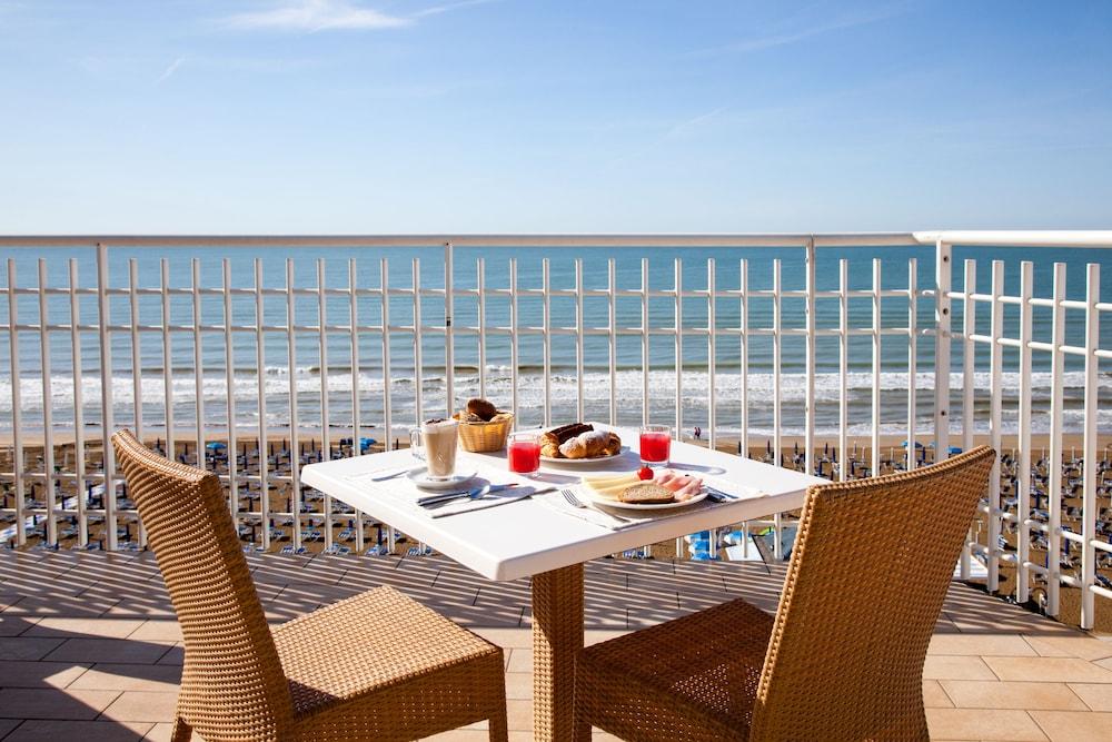 Regent'S Hotel Lido di Jesolo Ngoại thất bức ảnh